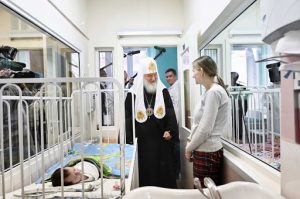 Патриарх Кирилл посетили детскую больницу святого Владимира в Москве